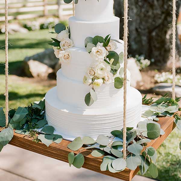 Suspended Cake Swing Wood - <p style='text-align: center;'>R 450</p>