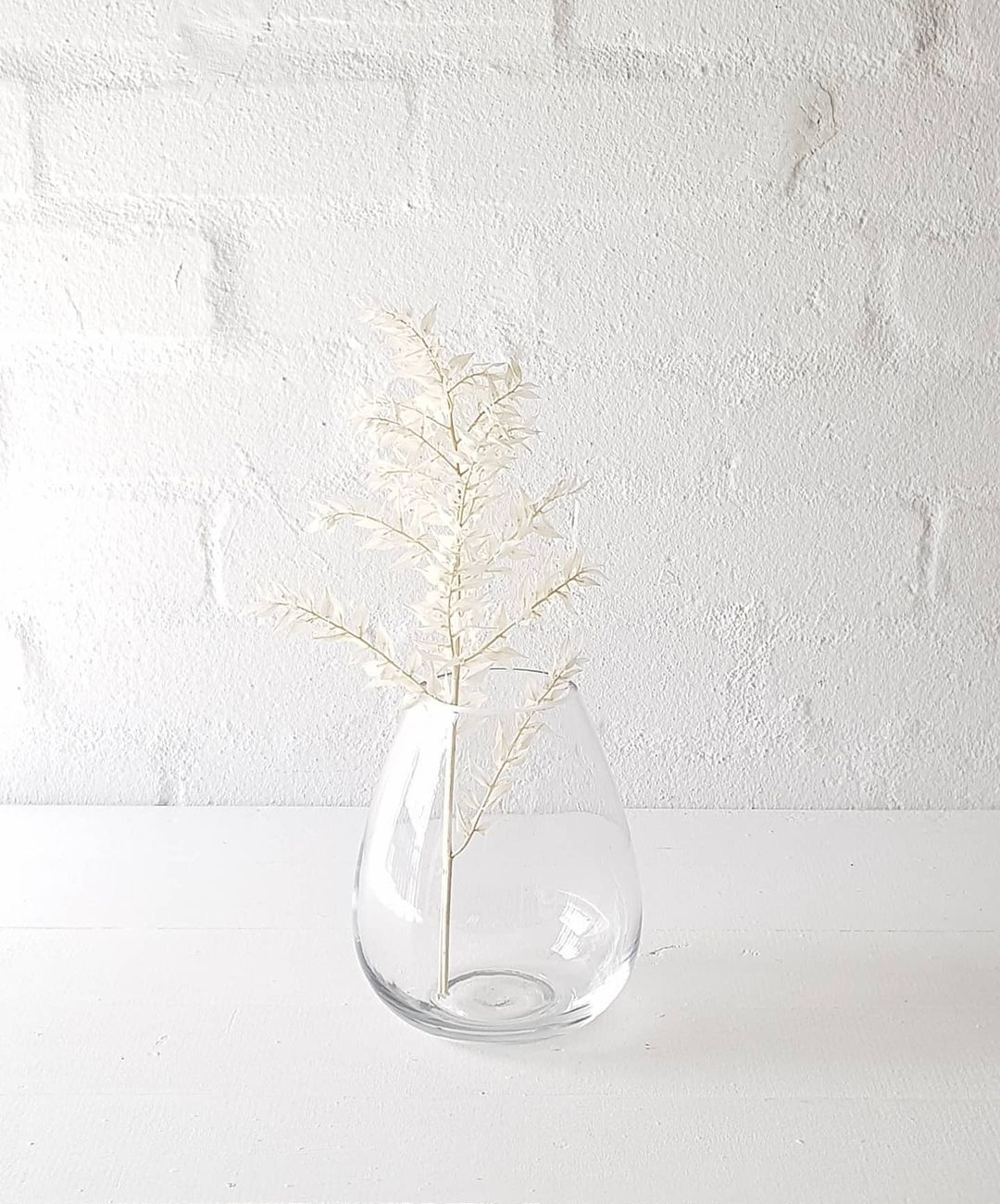 Teardrop Glass Vase - <p style='text-align: center;'>R 20</p>