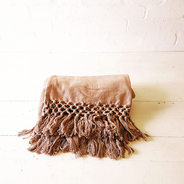 Macrame tassel throw - <p style='text-align: center;'><b>HOT NEW ITEM<b><br>
R 100</p>