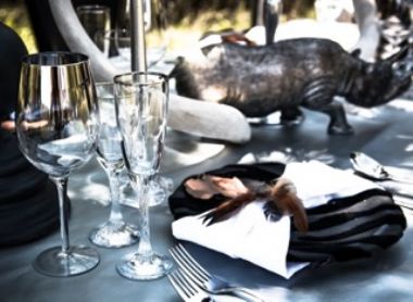african-dining-2_1_th1.jpg