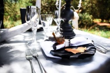 african-dining-7_1_th1.jpg